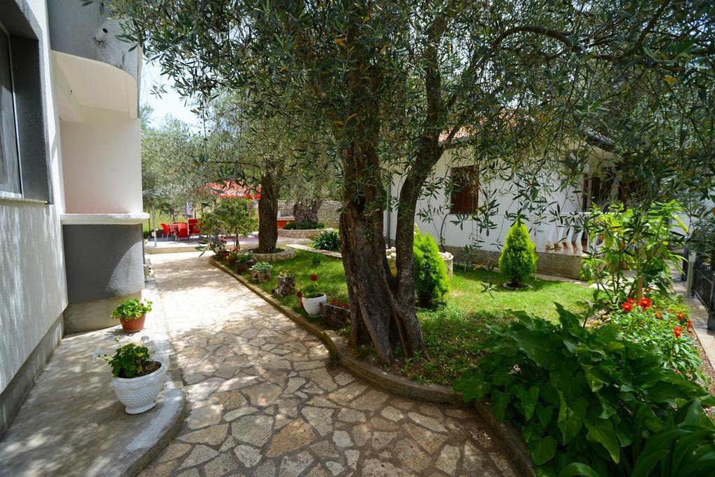 President Bungalows And Apartments Utjeha Kültér fotó